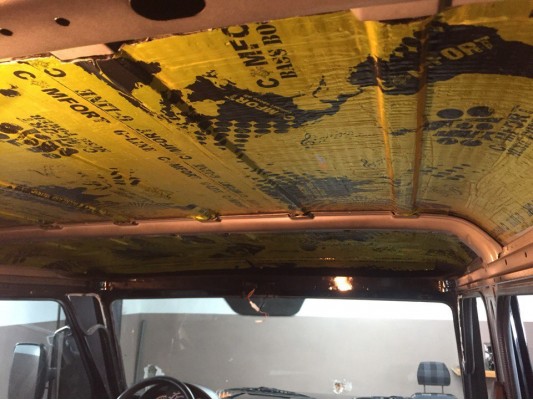 Шумоизоляция пола, арок и щитка моторного отсека